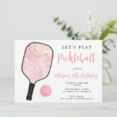 Invitation Soirée d'anniversaire de Pickball en or rose noir (Debout devant)