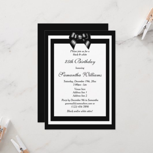 Invitation Soirée d'anniversaire noire et blanche (Devant/Arrière en situation)