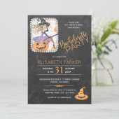 Invitation Soirée sorcière d'Halloween et soirée citrouille (Debout devant)