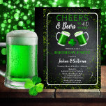 Invitation Soirées et bières St. Patricks 40e fête d'annivers<br><div class="desc">Célébrez un anniversaire spécial avec style avec ce tableau rustique "Cheers and Beers" et mousseux tasses de bière verte look salon "Birthday Party" design avec des points confettis verts. Conception composite par Holiday Hearts Designs (droits réservés).</div>
