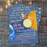 Invitation Solaire Eclipse Party Funny Retro Sun Viewing 2024<br><div class="desc">Le 8 avril 2024, une éclipse solaire totale sera visible dans une grande partie des États-Unis, du Mexique et du Canada. Si vous avez l'intention de célébrer cet événement passionnant avec une fête d'observation amusante, ces invitations humoristiques sont parfaites pour vous. Le texte de parodie ironique de ces invitations imite...</div>