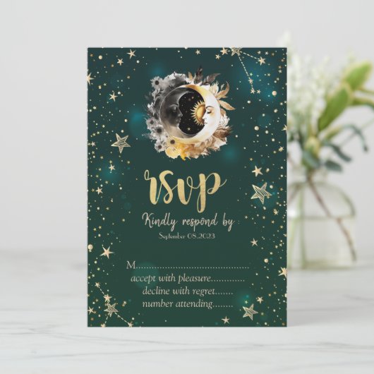 Invitation Soleil Céleste Et Fleurs Lune Étoiles Vert RSVP (Debout devant)