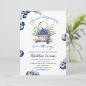 Invitation Someone Berry Sweet Blueberry Baby Shower (Debout devant)