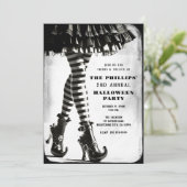 Invitation Sorcière gothique Jambes rayées Noir Blanc Hallowe (Debout devant)