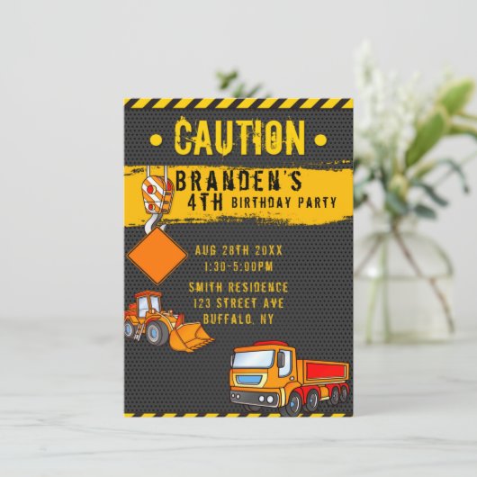 Invitation Sous Construction Camions de prudence Anniversaire (Debout devant)
