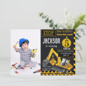 Invitation Sous Construction Excavateur Photo Anniversaire (Debout devant)