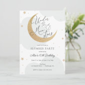 Invitation Sous la lune et les étoiles Sleepover Anniversaire (Debout devant)