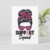 Invitation Soutien Squad Messy Bun Pink Warrior Cancer du sei (Debout devant)