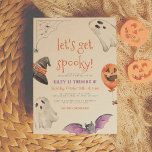 Invitation Soyons Éffrayants | Jolie fête d'anniversaire d'Ha<br><div class="desc">Cette invitation de fête d'anniversaire spooktactular est parfaite pour les fêtes d'Halloween ou d'Octobre ! Le devant de la carte contient "soyons éffrayants !" et les détails de votre événement dans la typographie moderne avec une bordure de fantômes, un casquette sorcier, une chauve-souris violette, un ballon citrouille et une toile...</div>