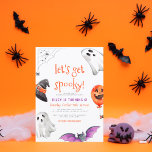 Invitation Soyons Éffrayants | Jolie fête d'anniversaire d'Ha<br><div class="desc">Cette invitation de fête d'anniversaire spooktactular est parfaite pour les fêtes d'Halloween ou d'Octobre ! Le devant de la carte contient "soyons éffrayants !" et les détails de votre événement dans la typographie moderne avec une bordure de fantômes, un casquette sorcier, une chauve-souris violette, un ballon citrouille et une toile...</div>
