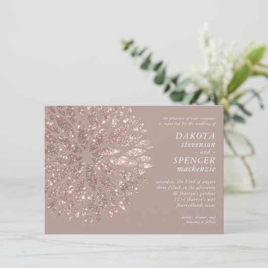 Invitation Sparkling Dahlia | Taupe Blush Rose Gold Mariage I (Debout devant)