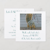 INVITATION SQUIRREL CURIEUX SUR LA BARRIÈRE REGARDANT DANS LA (Devant / Derrière)