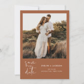 Invitation STELLA Modern Edgy Photo Enregistrer La Date Rust (Devant)