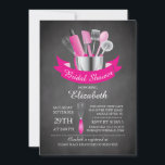 Invitation Stock Chalkboard moderne La Fête des mariées de cu<br><div class="desc">Stock moderne la cuisine nuptiale invitation avec un bol de mélange rempli d'outils de cuisine accentué avec une bannière moderne Hot rose et mis sur un arrière - plan de tableau noir contemporain. Visitez notre magasin pour voir notre wedding shower élégant invitation d'ustensiles dans une variété de couleurs mariages populaires....</div>