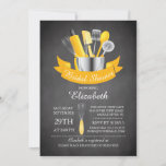 Invitation Stock Chalkboard moderne La Fête des mariées de cu<br><div class="desc">Stock moderne la cuisine nuptiale invitation avec un bol de mixage rempli d'outils de cuisine accentué d'une bannière jaune moderne et mis sur un arrière - plan de tableau noir contemporain.  Visitez notre magasin pour voir notre wedding shower élégant invitation d'ustensiles dans une variété de couleurs mariages populaires.</div>