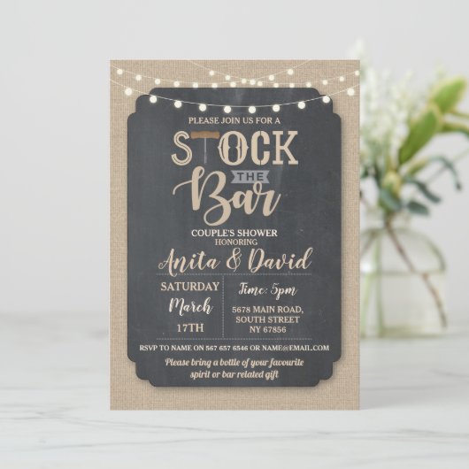 Invitation Stockez la fête de bar Couple douche Burlap Chalk (Debout devant)