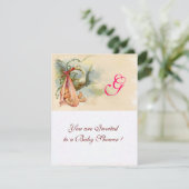 Invitation STORK BÉBÉ FILLE DOUCHE MONOGRAM rose (Debout devant)