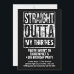Invitation Straight Outta Custom 40th Birthday Party<br><div class="desc">Ajoutez les détails de votre texte et de votre événement ou fête d'anniversaire à cette carte d'invitation de fête de 40e anniversaire. Tout droit de votre année de naissance, âge, quarantaine, trentenaire, cinquantième, etc. Ou customisez votre ville, votre état, votre profession, votre emploi, votre école ou n'importe quoi ! Que...</div>