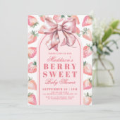 Invitation Strawberry Berry Sweet Baby Shower (Debout devant)