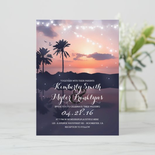 Invitation String Lights Beach Palms Sunset Mariage (Debout devant)