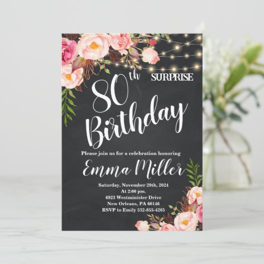 Invitation String Lights Surprise 80e Anniversaire Chalkboard (Debout devant)