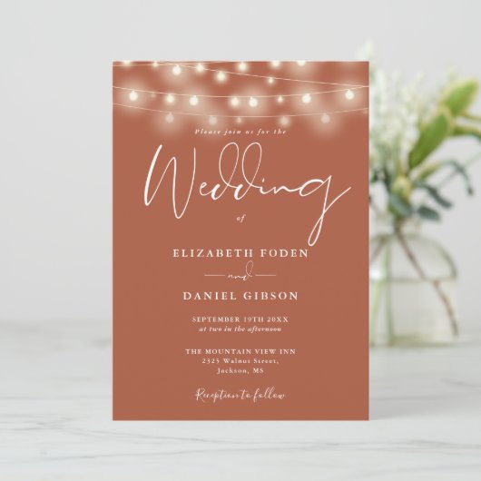 Invitation String Lights Terracotta QR Code Wedding (Debout devant)