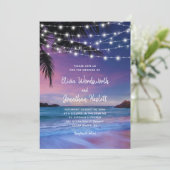 Invitation String Lights Tropical Beach Sunset Mariage (Debout devant)