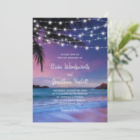 Invitation String Lights Tropical Beach Sunset Mariage (Debout devant)