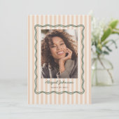 Invitation Stripes and Wavy Frame Graduation Card with Photo (Debout devant)