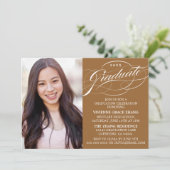 INVITATION STYLISE ÉLÉGANTE SCRIPT GRADUATE PARTITE INVITATIO (Debout devant)