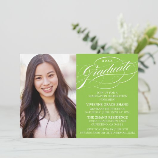 INVITATION STYLISE ÉLÉGANTE SCRIPT GRADUATE PARTITE INVITATIO (Debout devant)
