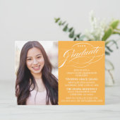 INVITATION STYLISE ÉLÉGANTE SCRIPT GRADUATE PARTITE INVITATIO (Debout devant)