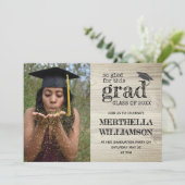 Invitation Stylish Rustic Photo Graduation (Debout devant)