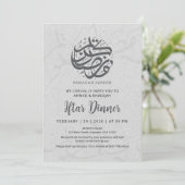 Invitation Subtle Arabic Calligraphy Texture Ramadan Iftar (Debout devant)