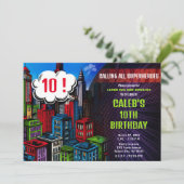 Invitation Super Hero Comic Book City Anniversaire Party (Debout devant)