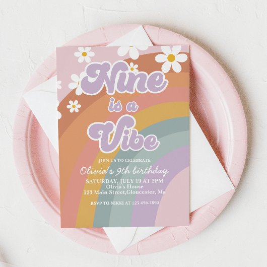 Invitation Super Nine est une vibe Retro Rainbow 9e anniversa