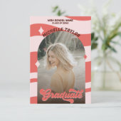 Invitation Super Retro les années 70 Graduation Rose Rouge Vi (Debout devant)