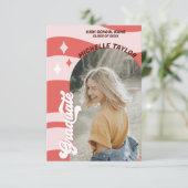 Invitation Super Retro les années 70 Graduation Rose Rouge Vi (Debout devant)