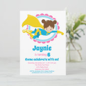 Invitation Superhero Girl - Brunette fête d'anniversaire (Debout devant)