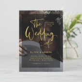 Invitation Superposition moderne en noir et en or Faux | Mari (Debout devant)