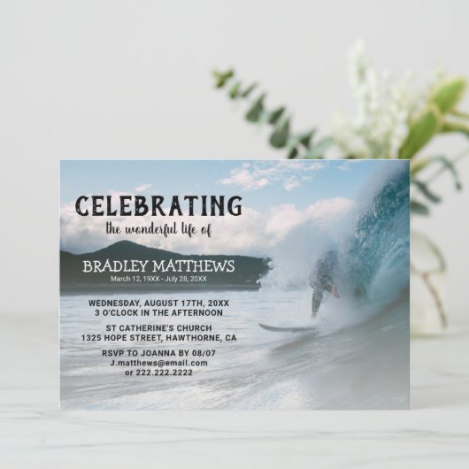 Invitation Surfer Ocean Wave | Célébration des funérailles de (Debout devant)