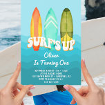 Invitation Surfs Up Surboard Kids 1er anniversaire<br><div class="desc">Créez votre propre invitation à la fête du 1er anniversaire ! Personnalisez ce design avec votre propre texte. Vous pouvez customiser cette conception en sélectionnant le lien "customiser plus loin" si vous le souhaitez.</div>