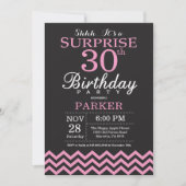 Invitation Surprise 30e anniversaire Chevron noir et rose (Devant)