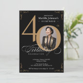 Invitation Surprise 40e anniversaire Black Gold Elegant Custo (Debout devant)