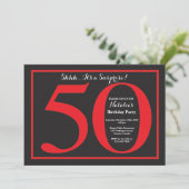 Invitation Surprise 50e anniversaire Chalkboard rouge et noir (Debout devant)