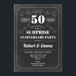 Invitation Surprise 50e anniversaire de la fête - Chalkboard<br><div class="desc">Invitation du 50e anniversaire du Mariage Surprise Design rétro simple avec motif de tableau noir. Carte invitation noir et blanc. Parfait pour une fête élégante ! Peut être personnalisé à n'importe quelle année. S'il vous plaît,  envoyez-moi un message si vous avez besoin d'une personnalisation supplémentaire.</div>