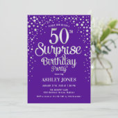 Invitation Surprise 50e fête d'anniversaire - Argent & Violet (Debout devant)