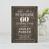 Invitation Surprise 60e fête d'anniversaire - Bois rustique (Debout devant)