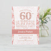 Invitation Surprise 60e fête d'anniversaire - Rose Gold White (Debout devant)