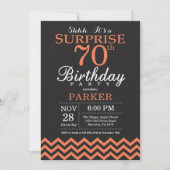 Invitation Surprise 70e anniversaire Black et Coral Chevron (Devant)